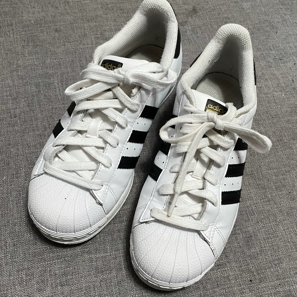 Adidas Sneakers